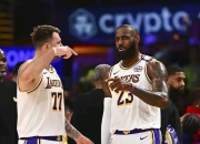 米兰体育官方网站-步行者惨败湖人，止两连胜