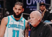 米兰体育官网-雄鹿逆转活塞，继续不败神话