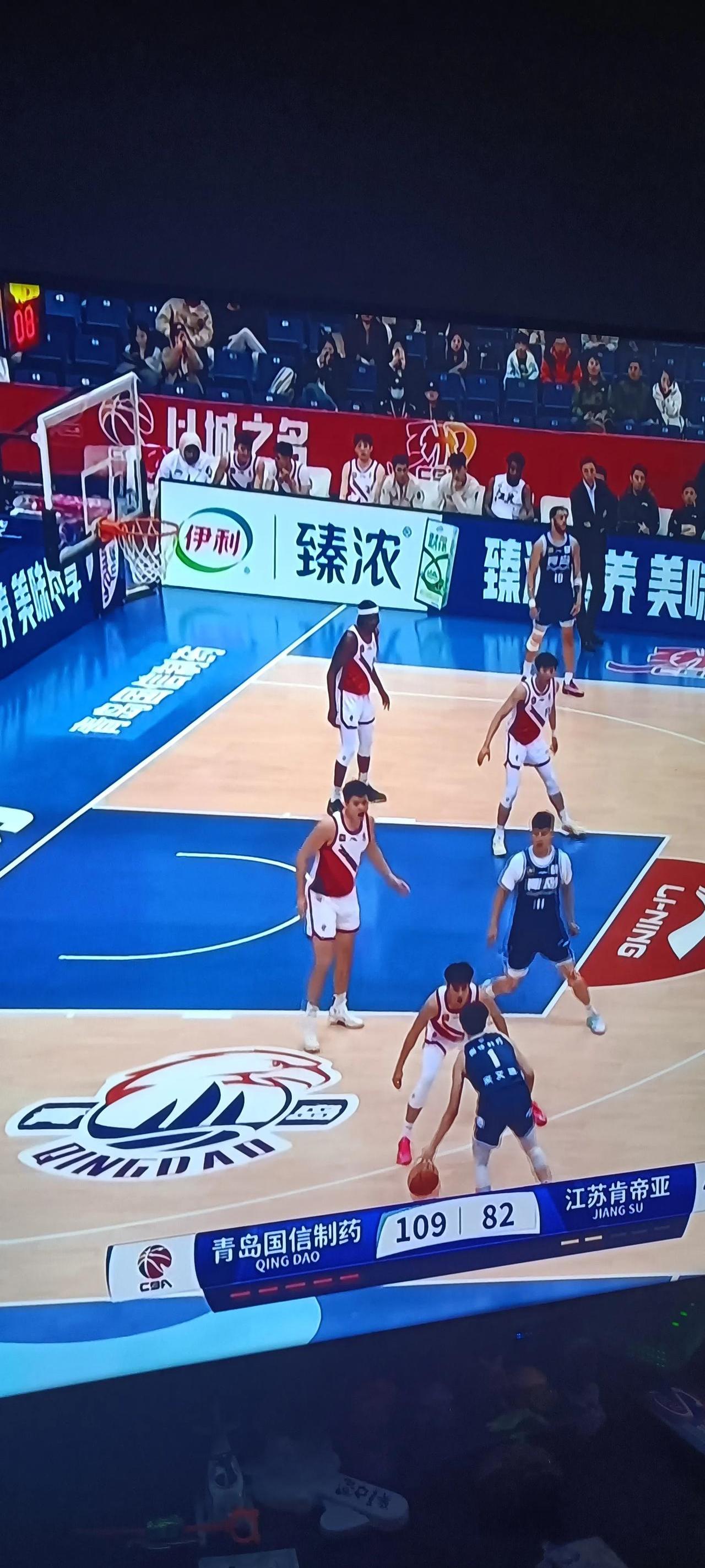 青岛男篮阵容轮换得当，成功战胜对手的简单介绍