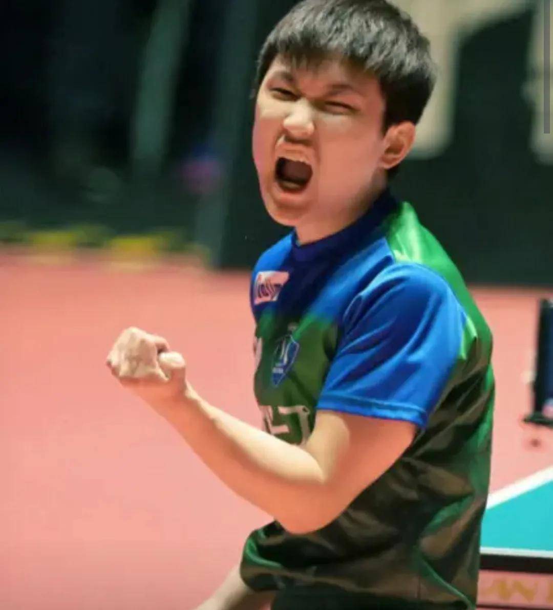 关键时刻胜负一线，球员临危不乱