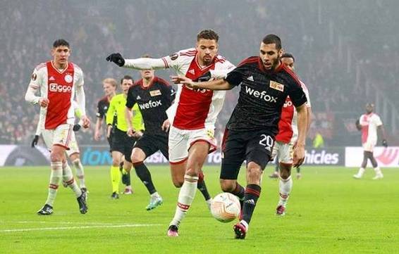 锋线三叉戟配合默契，攻防转换速度极快