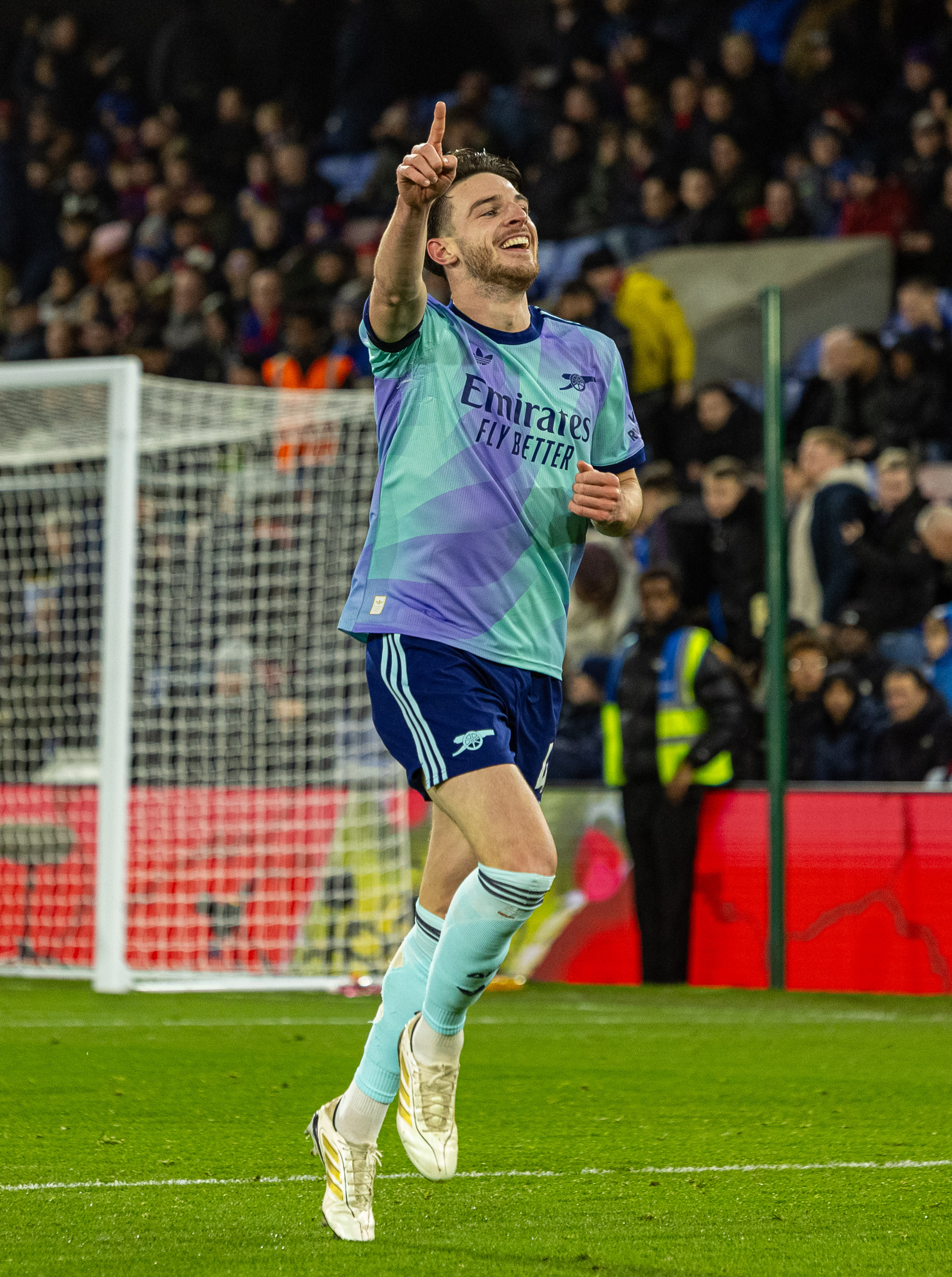 水晶宫赢得一场紧张的比赛，跻身英超前十的简单介绍