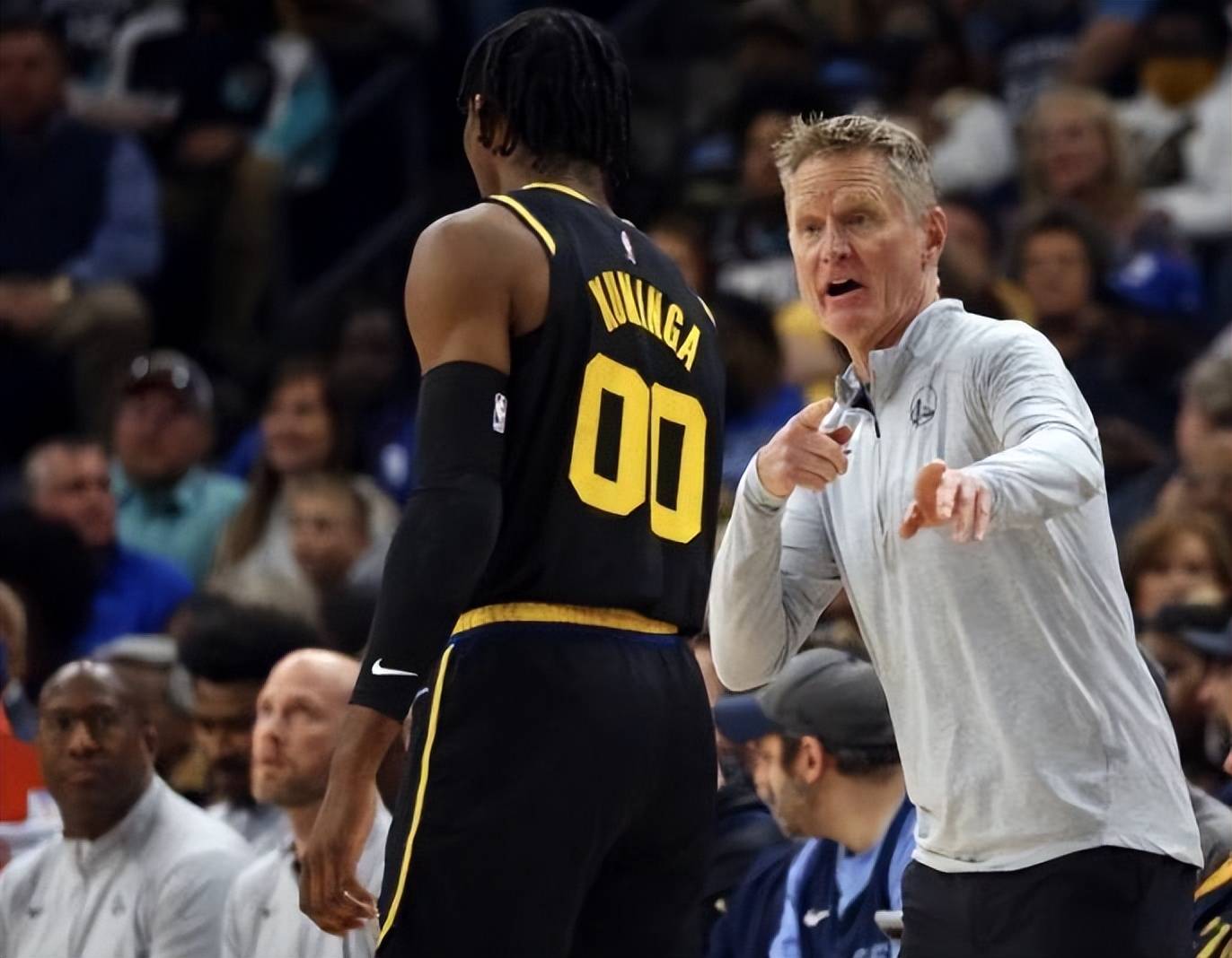 街球新星赛场施展绝技，勇士球员眼前一亮，惊呼不已的简单介绍