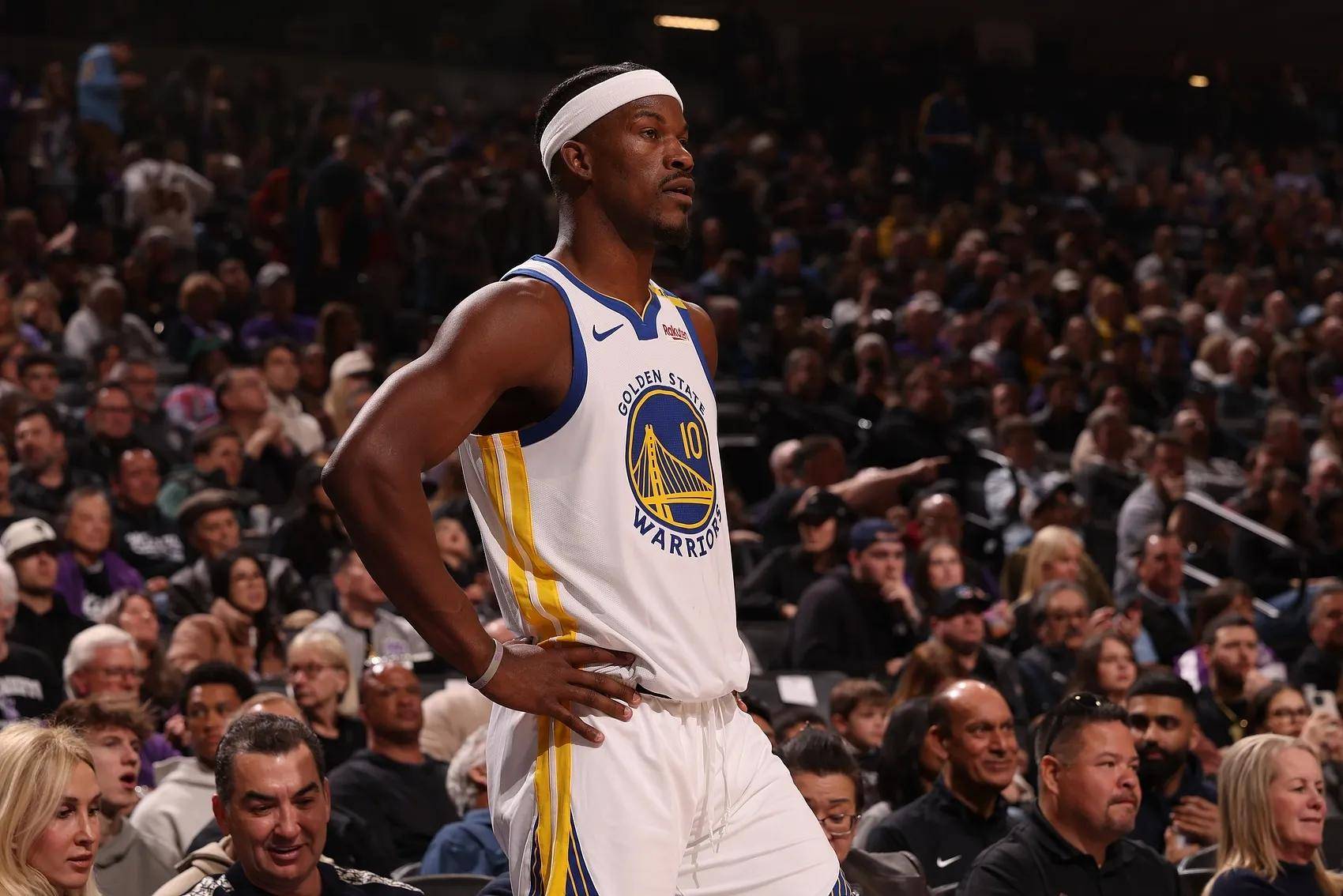 篮网豪取连胜,稳坐领先位置 篮网豪取连胜,稳坐领先位置