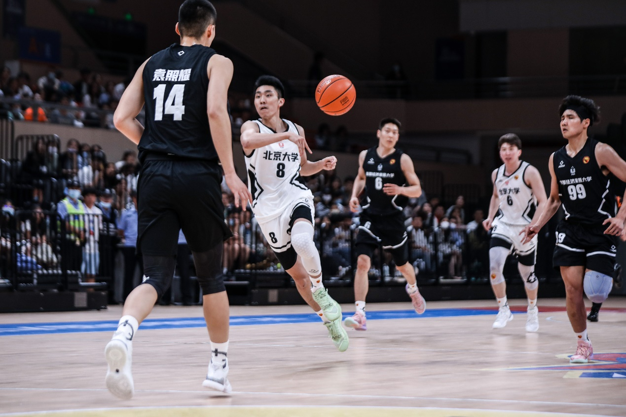 重庆男篮惨败，全队训练备战