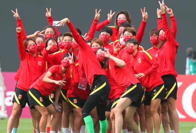 强队遭遇挑战，面临艰难局面