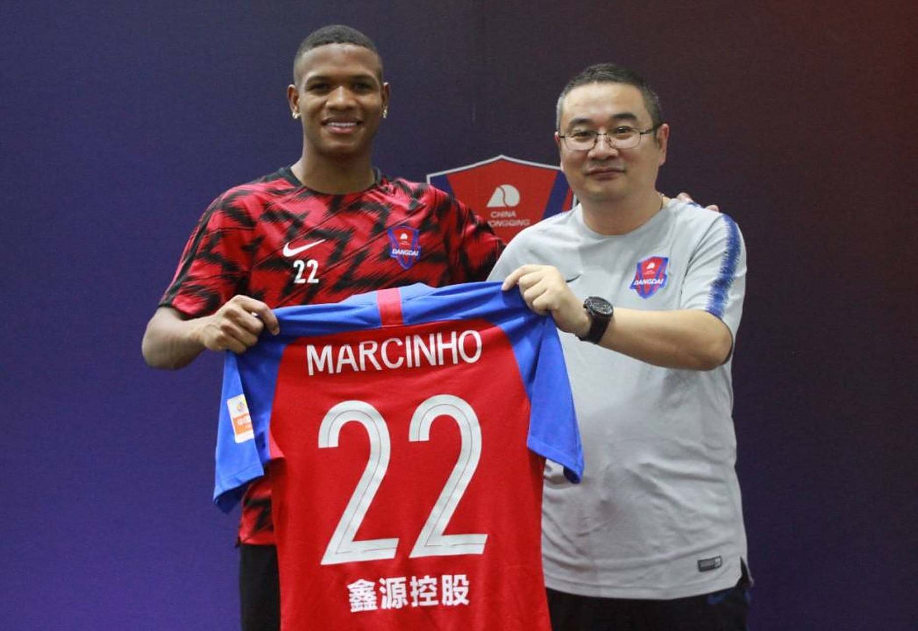 包含上港后防重组效果显著，防线更加坚固的词条