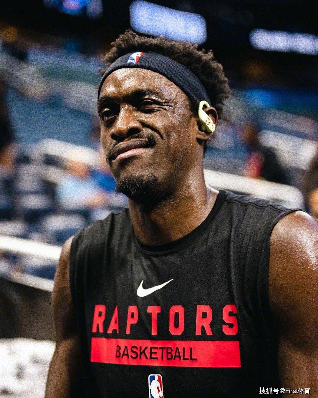 火箭不敌鹈鹕，西亚卡姆表现出色