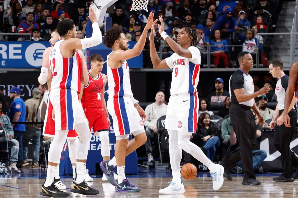 鹈鹕击败猛龙，实现三连胜