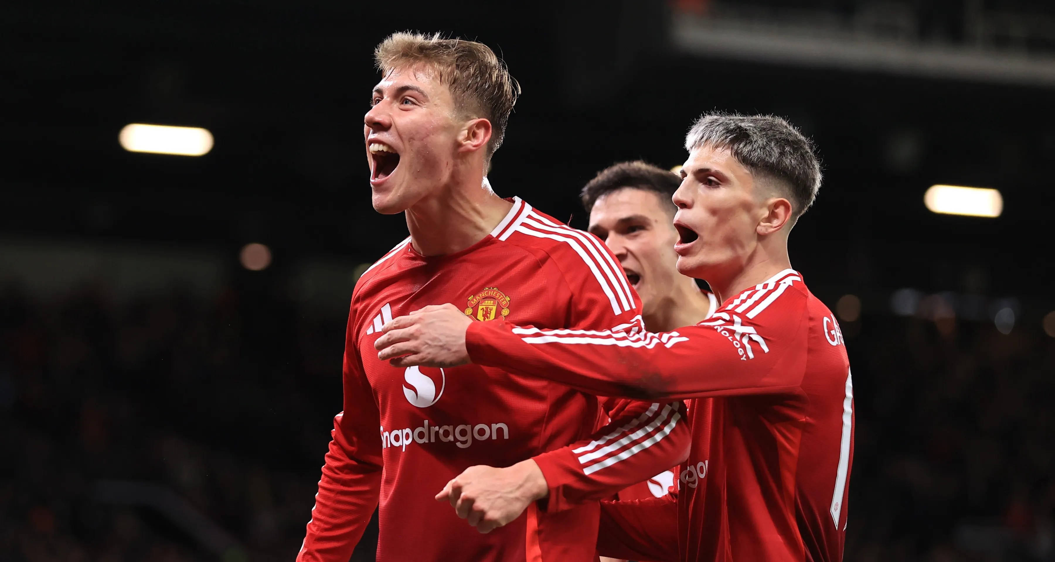 曼联主场逼平富勒姆,失去登顶机会 曼联主场逼平富勒姆,失去登顶机会