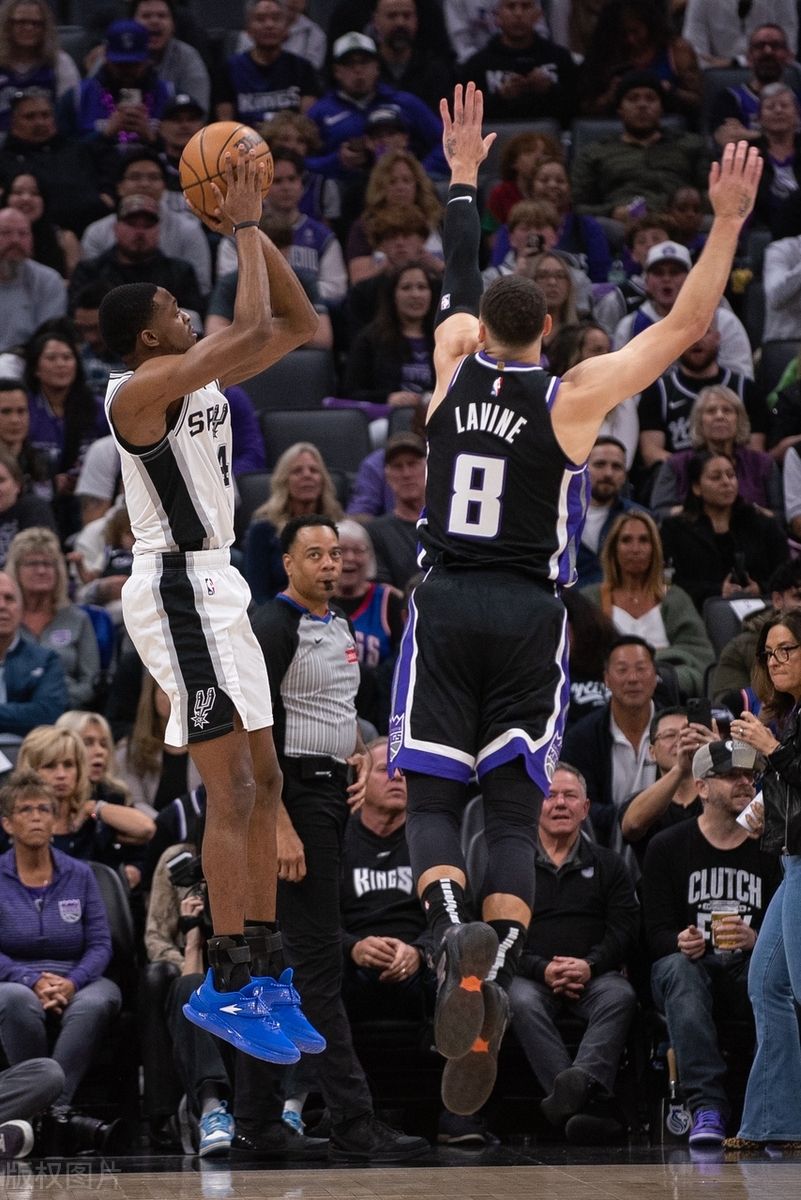 马刺大胜国王,重返西部前八 马刺大胜国王,重返西部前八