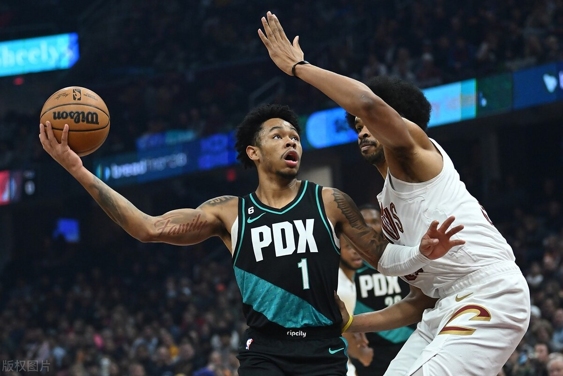 爵士击败开拓者，米切尔砍下30分